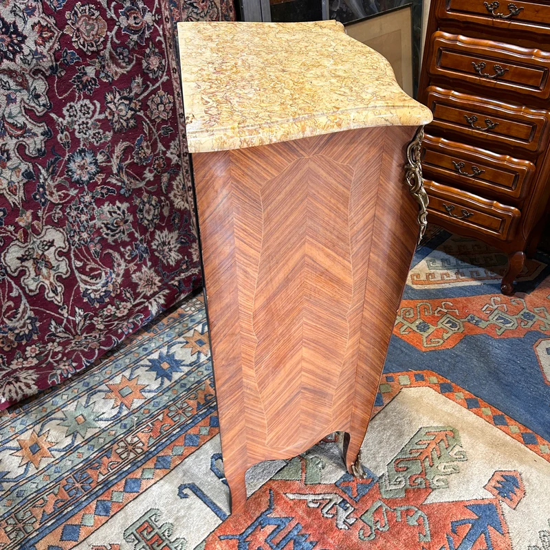 Contemporary French Louis XV style chest of drawers