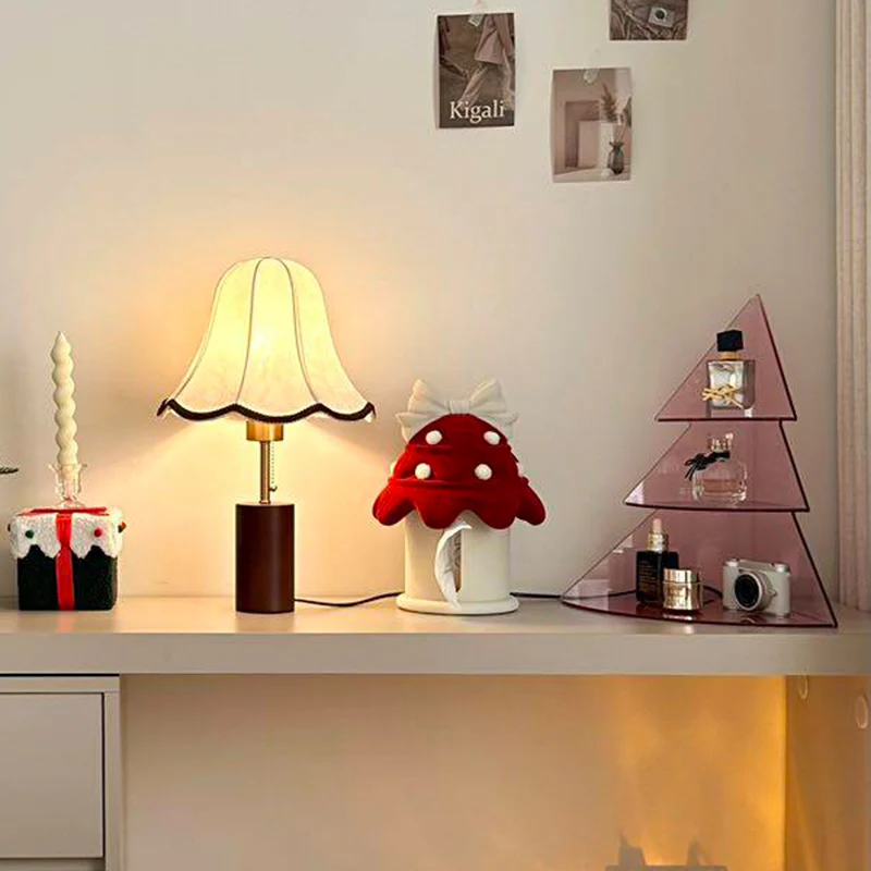 Contemporary Creative Acrylic Christmas Tree-shaped Desktop Storage Shelf 3-Tier Perfume & Cosmetics Display Shelf For Bedroom & Living Room