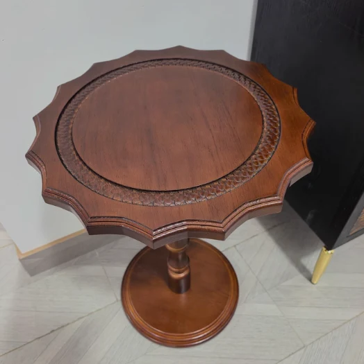 Traditional European Solid North American Red Oak Round Side Table With Wavy Carved Edge For Living Room