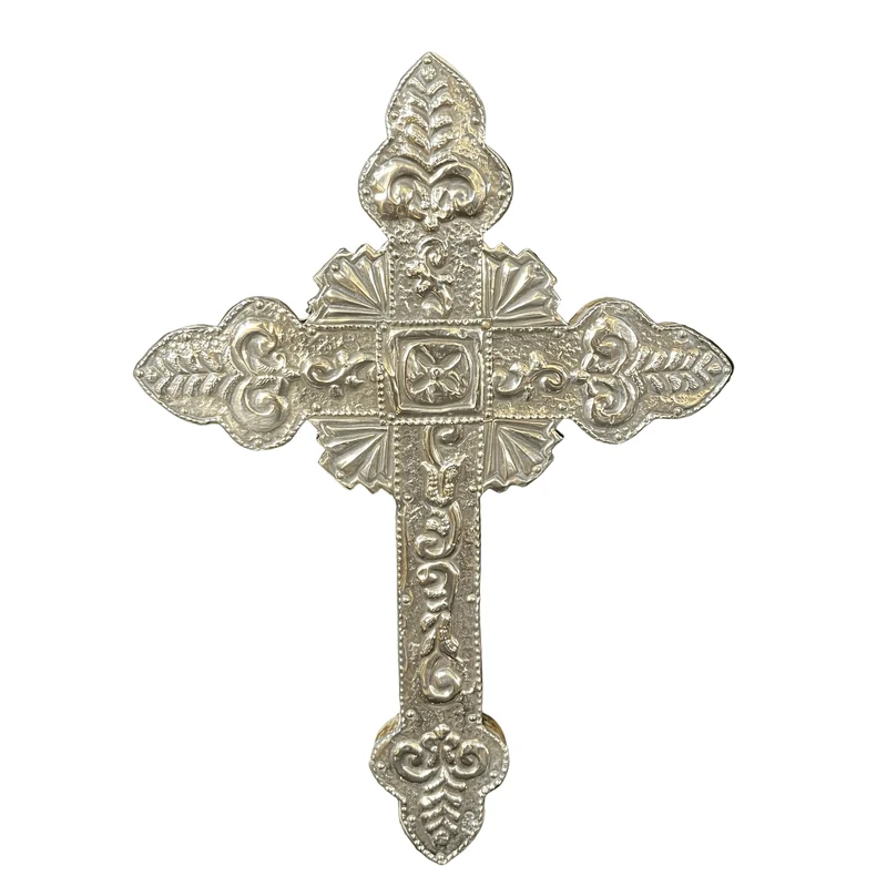 Crucifix plated in 950 silver with embossed beautiful reliefs