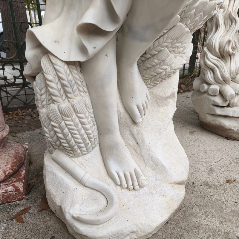 Angel of the Four Seasons - Autumn sculpture in marble stone