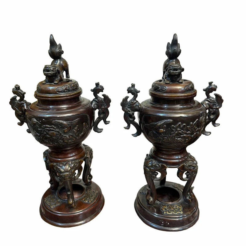 Pair of bronze incense burners from Japan, 19th century