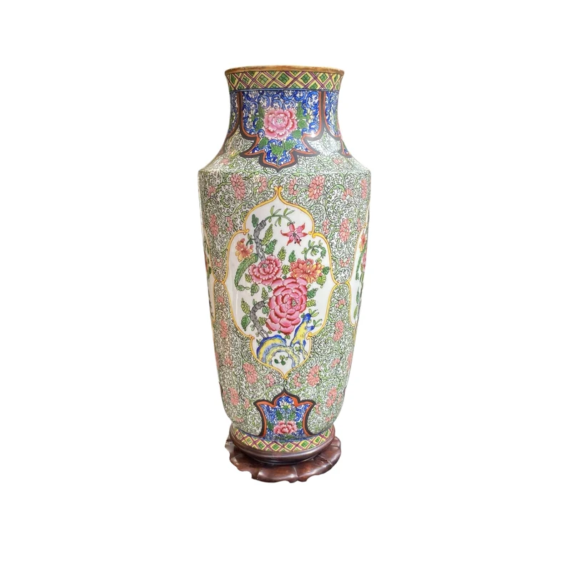 Large Chinese porcelain vase with flowers and birds