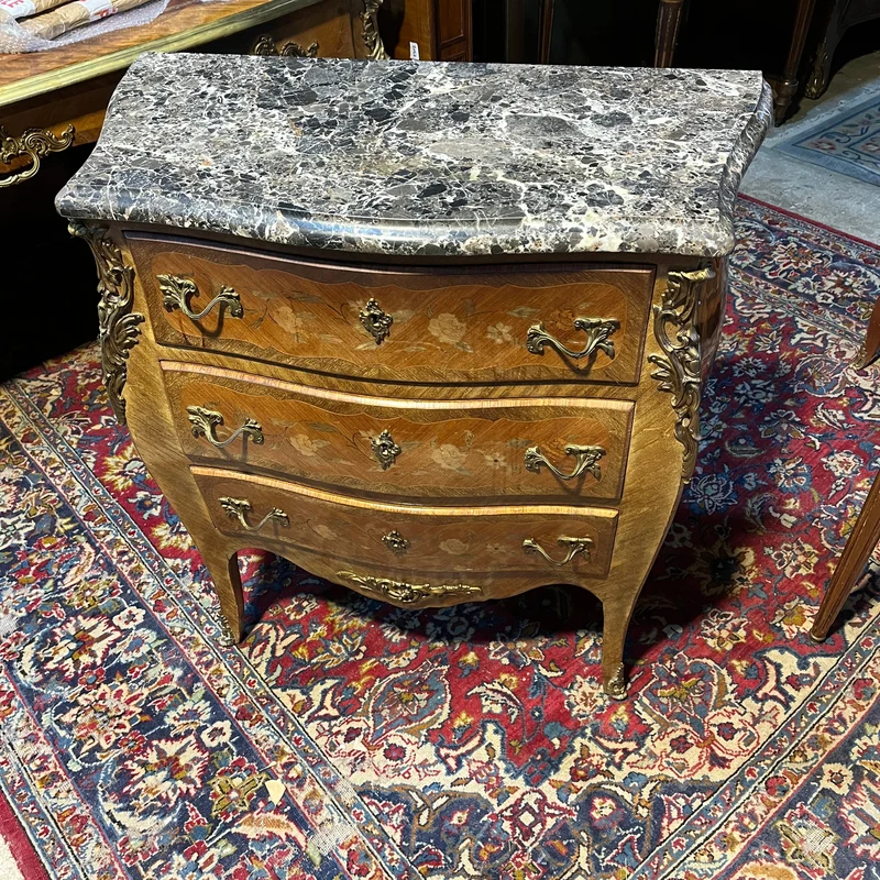 French Louis XV three-drawer chest of drawers covered in marble and floral marquetry
