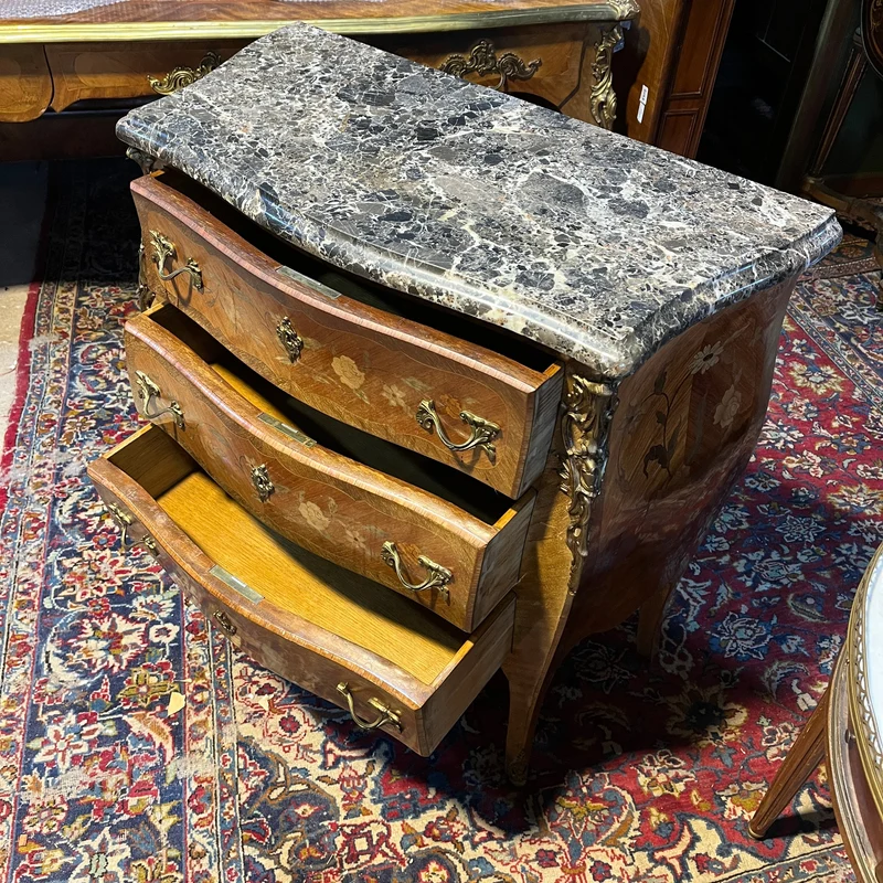 French Louis XV three-drawer chest of drawers covered in marble and floral marquetry