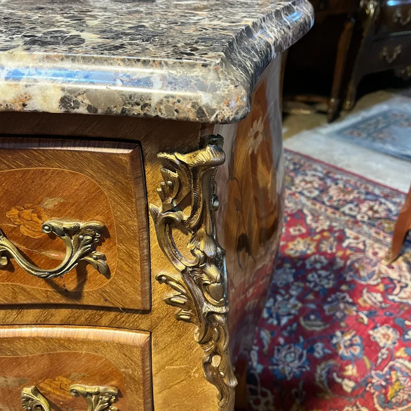 French Louis XV three-drawer chest of drawers covered in marble and floral marquetry