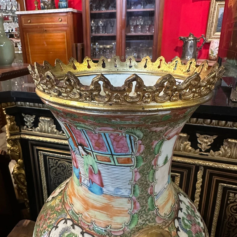 Chinese Famille Rose vase in glazed porcelain with court scenes, bronze base, 19th century