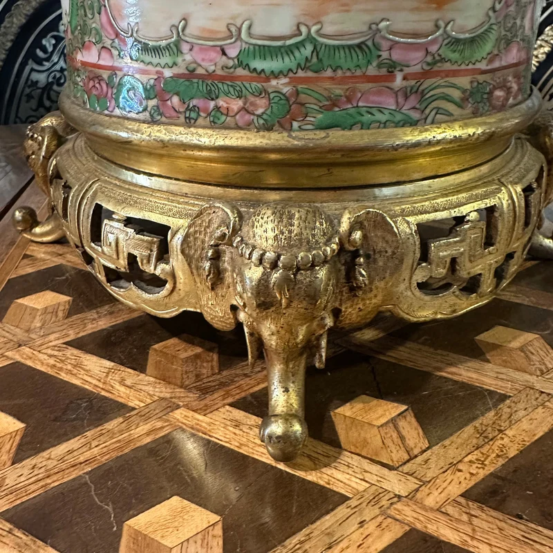 Chinese Famille Rose vase in glazed porcelain with court scenes, bronze base, 19th century