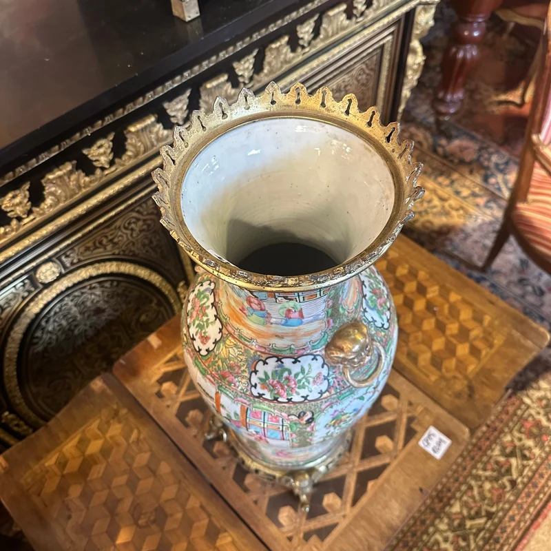 Chinese Famille Rose vase in glazed porcelain with court scenes, bronze base, 19th century