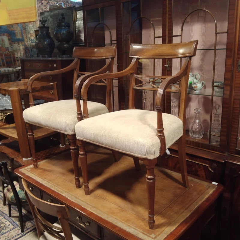 Set of English Edwardian style Maple & Co mahogany and elegant carving chairs and armchairs