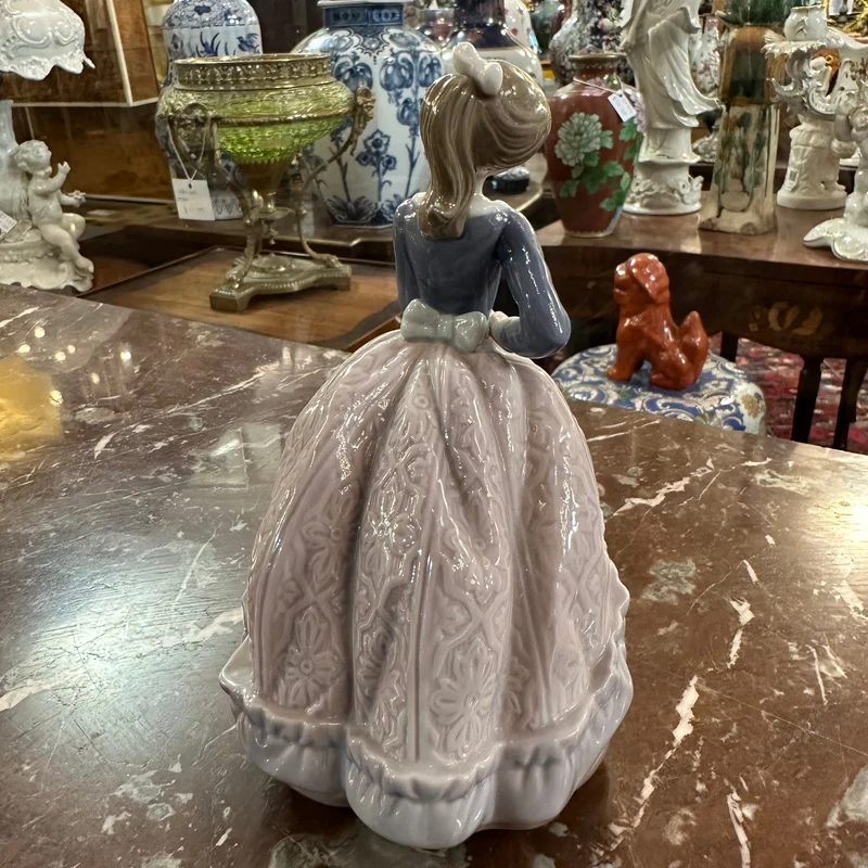 Spanish Lladró porcelain figurine 'Lady holding a parasol and Evita'