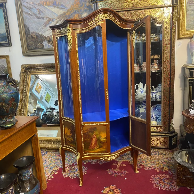 Display case with gilt bronze decoration painted in the Vernis Martin Louis XV style