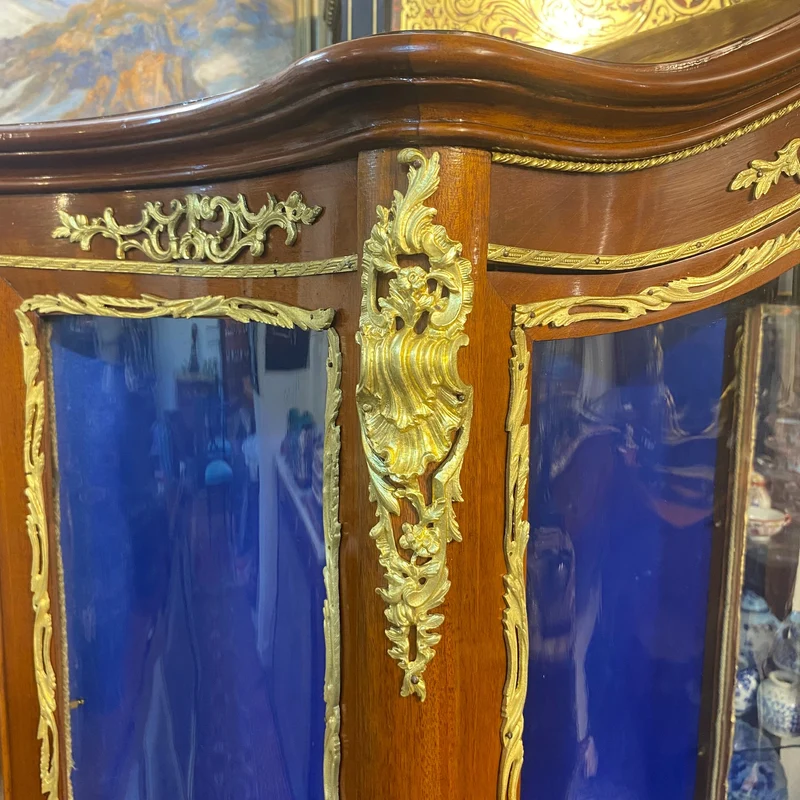 Display case with gilt bronze decoration painted in the Vernis Martin Louis XV style