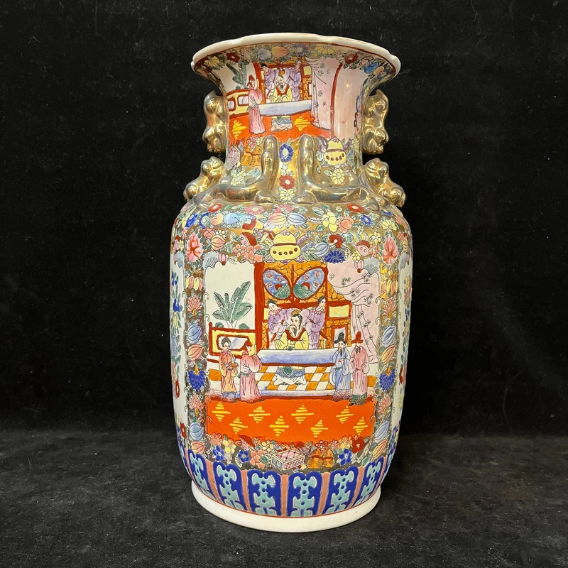 Large Chinese porcelain vase with a 'noble family' scene