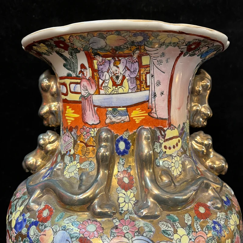 Large Chinese porcelain vase with a 'noble family' scene