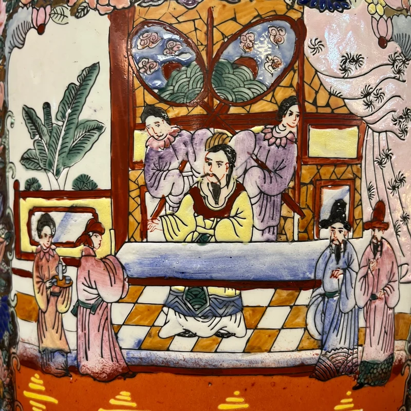 Large Chinese porcelain vase with a 'noble family' scene
