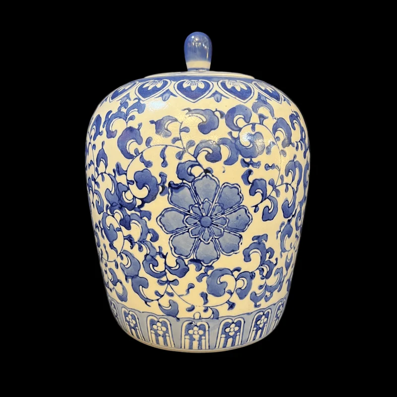 Chinese porcelain potiche with floral pattern design