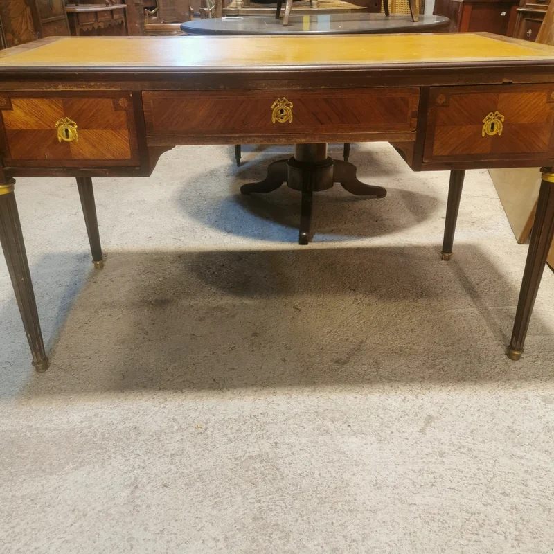 French Louis XV style Bureau-plat desk in mahogany and rosewood with original leather cover