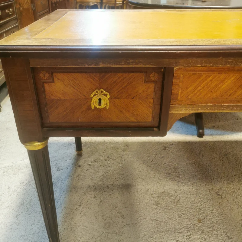 French Louis XV style Bureau-plat desk in mahogany and rosewood with original leather cover