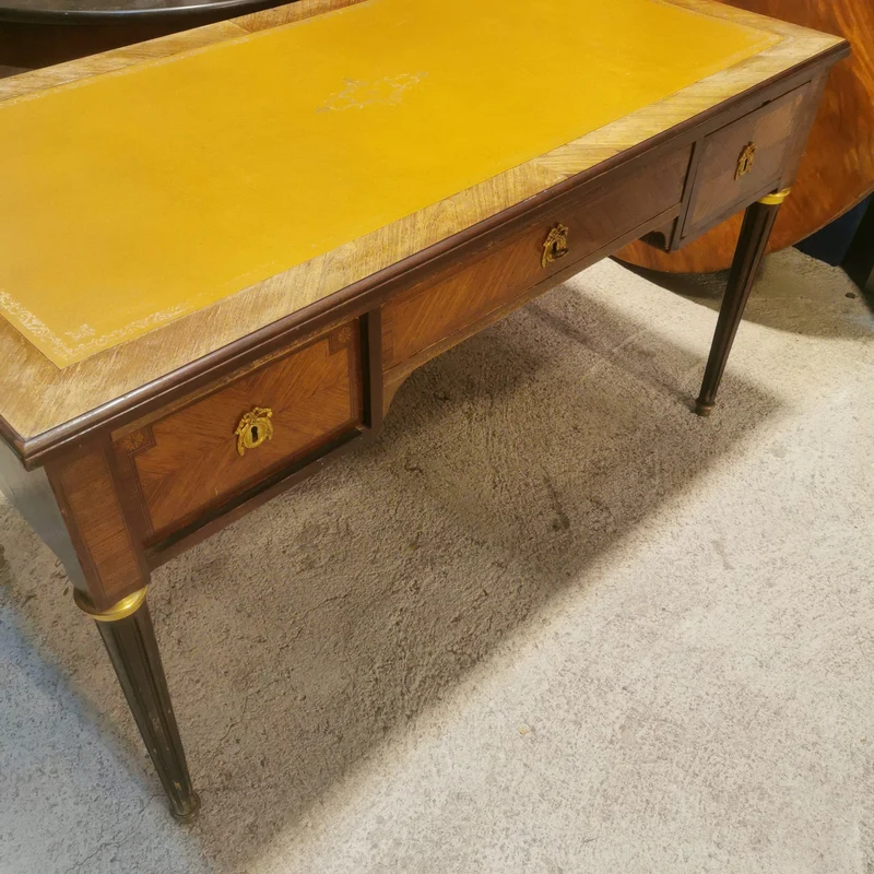 French Louis XV style Bureau-plat desk in mahogany and rosewood with original leather cover