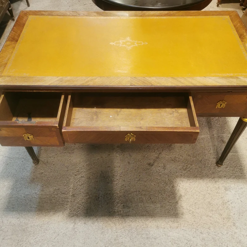 French Louis XV style Bureau-plat desk in mahogany and rosewood with original leather cover