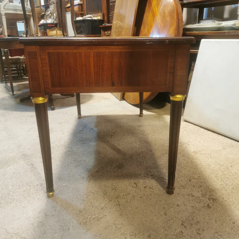 French Louis XV style Bureau-plat desk in mahogany and rosewood with original leather cover