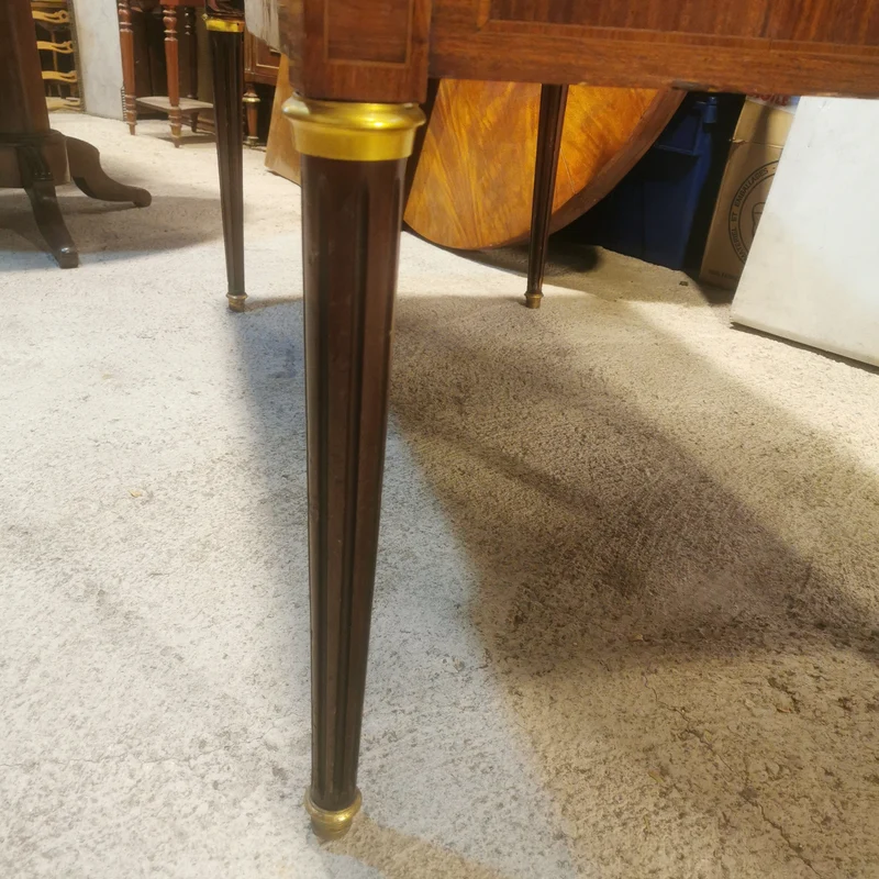 French Louis XV style Bureau-plat desk in mahogany and rosewood with original leather cover