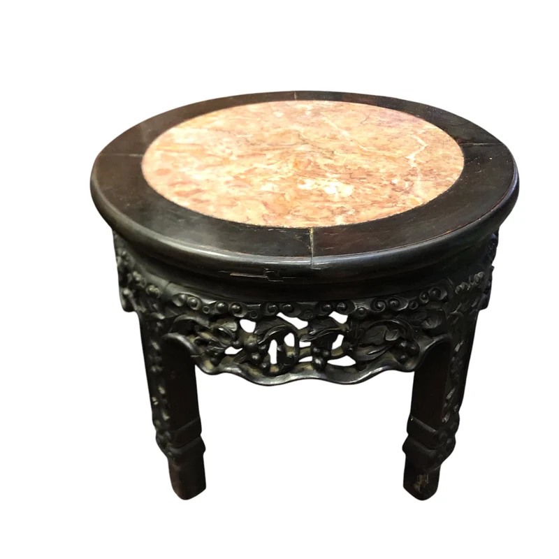 Low Chinese pedestal in pink marble with carvings