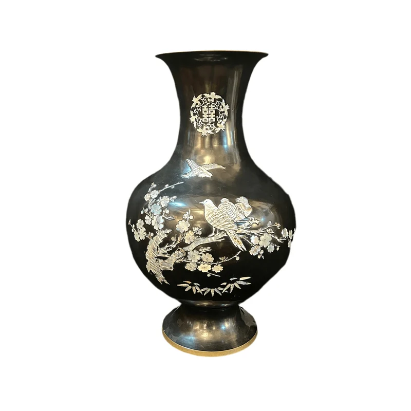 Contemporary Chinese vase in black enameled bronze with mother-of-pearl inlays