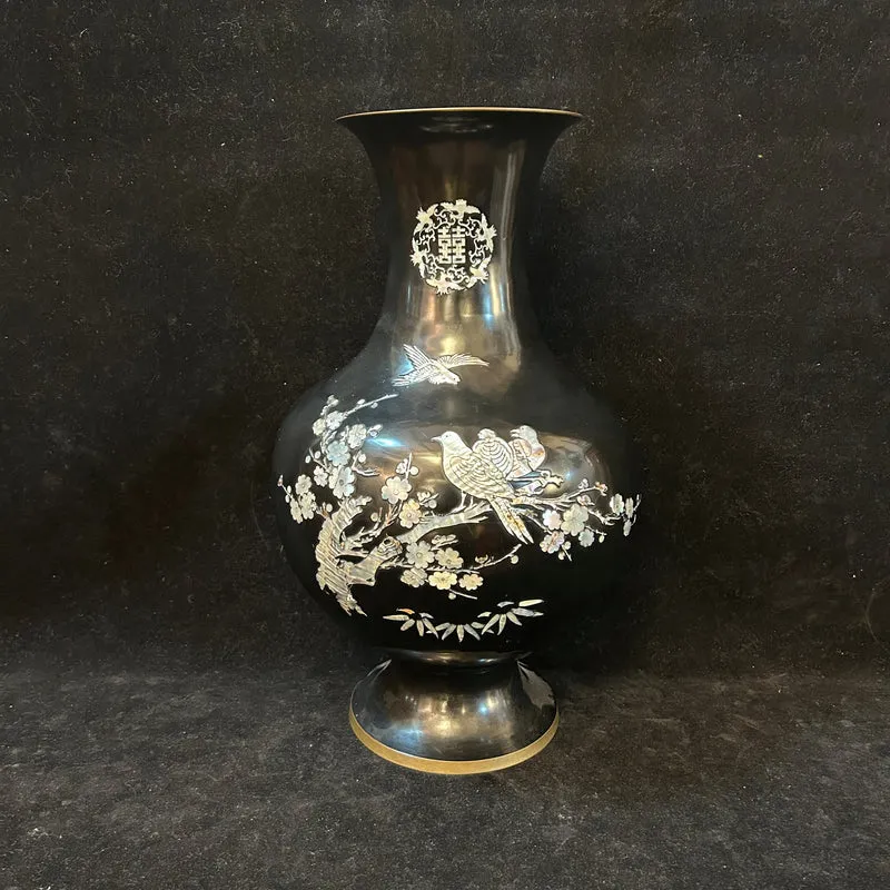 Contemporary Chinese vase in black enameled bronze with mother-of-pearl inlays