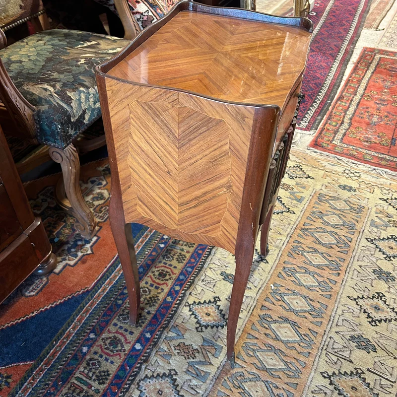 Louis XVI nightstand with bronze plating and trompe l'oeil book cover
