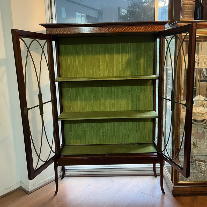 English Edwardian style display cabinet, mahogany marquetry and wood inlay on glass