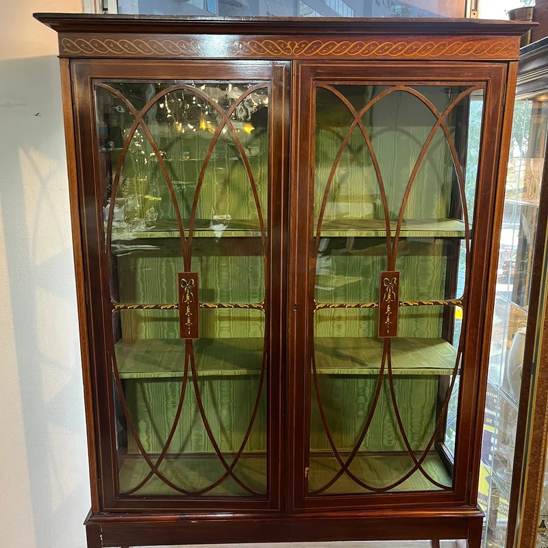 English Edwardian style display cabinet, mahogany marquetry and wood inlay on glass