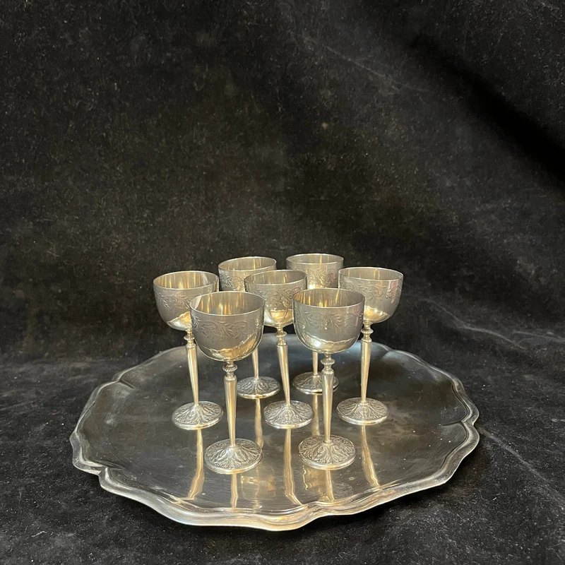 Set of 7 small glasses and tray, silver-plated with floral reliefs