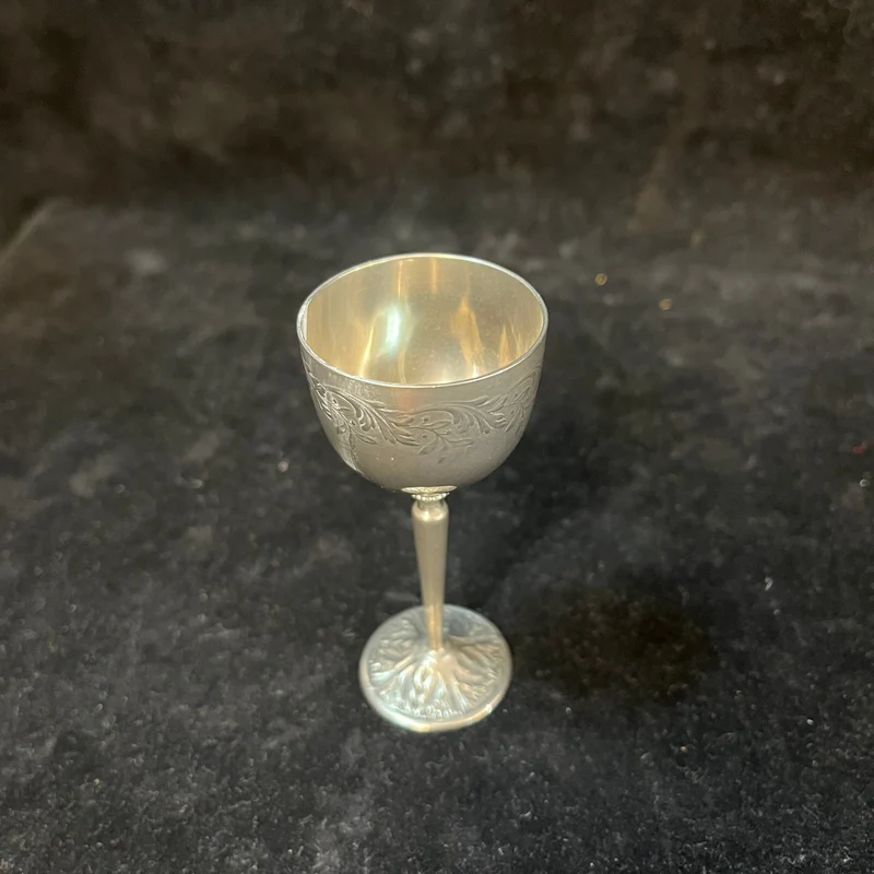 Set of 7 small glasses and tray, silver-plated with floral reliefs
