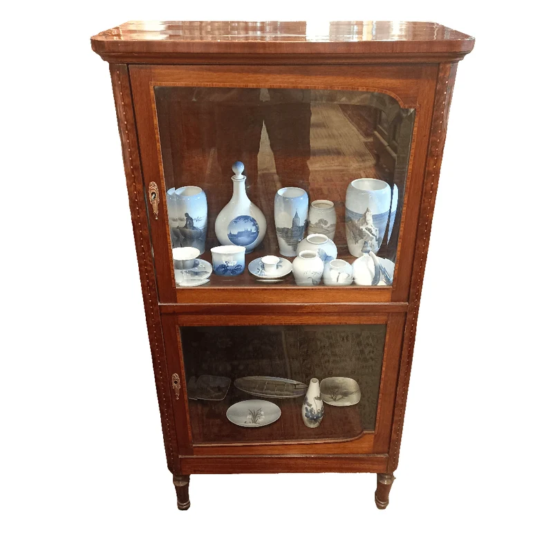 Small two-door display case