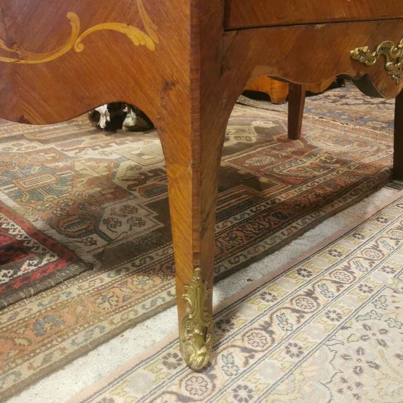Louis XV three-drawer chest of drawers with marble marquetry