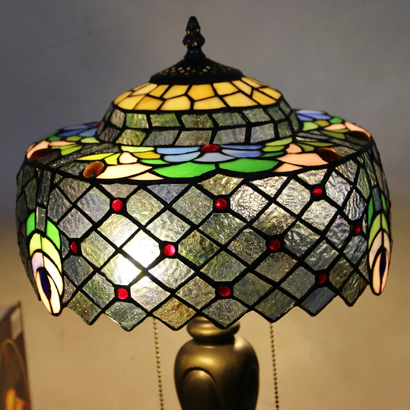 Traditional Tiffany Petal Glass Resin 1-Light Table Lamp For Living Room