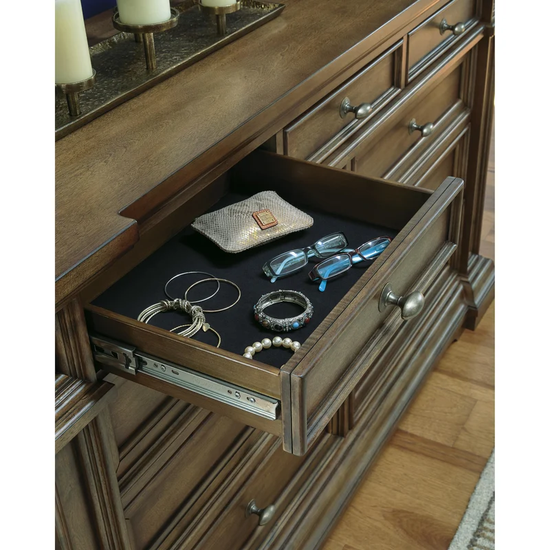 Signature Design by Ashley Frantanna PCB949-31 Dresser
