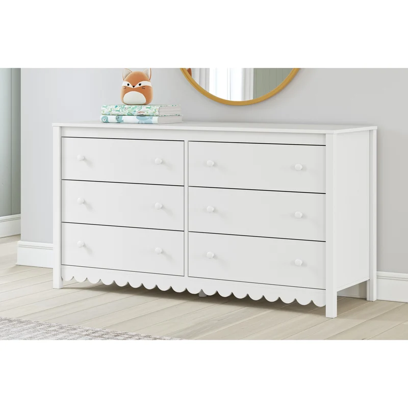 Signature Design by Ashley Hallityn EB1810-231 Six Drawer Dresser