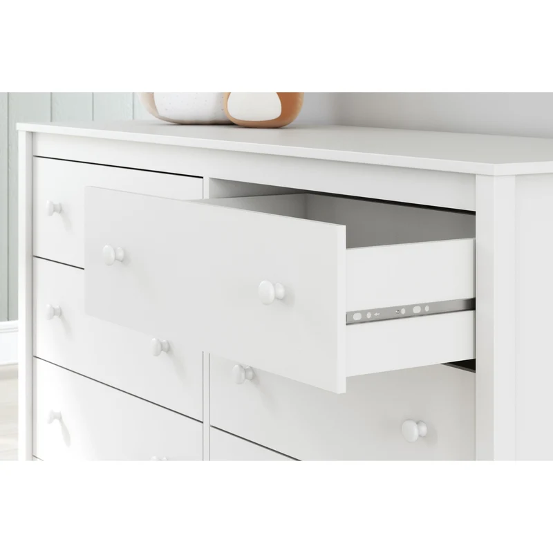Signature Design by Ashley Hallityn EB1810-231 Six Drawer Dresser
