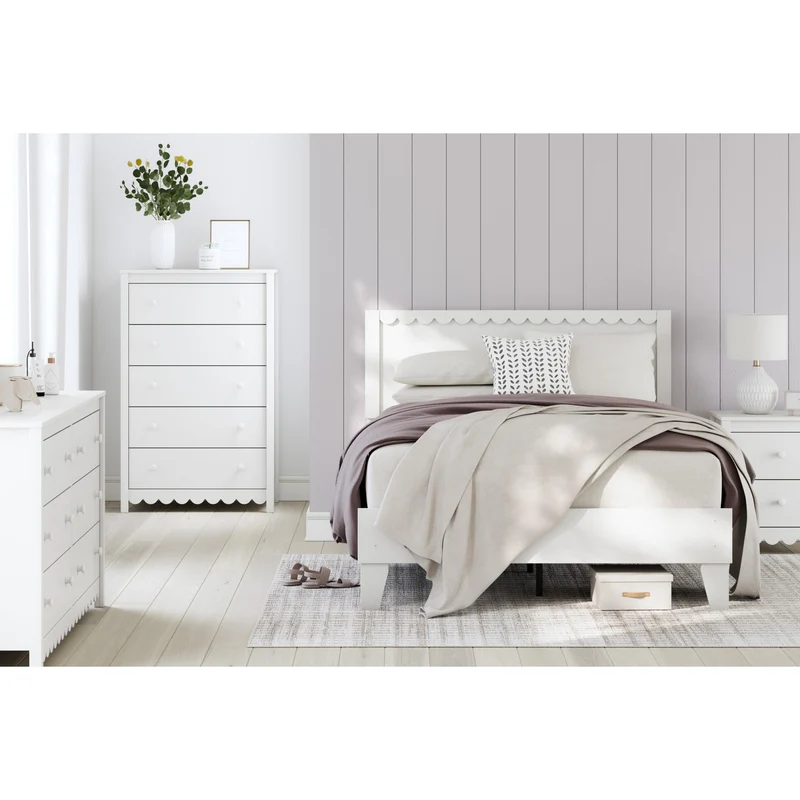 Signature Design by Ashley Hallityn EB1810-231 Six Drawer Dresser