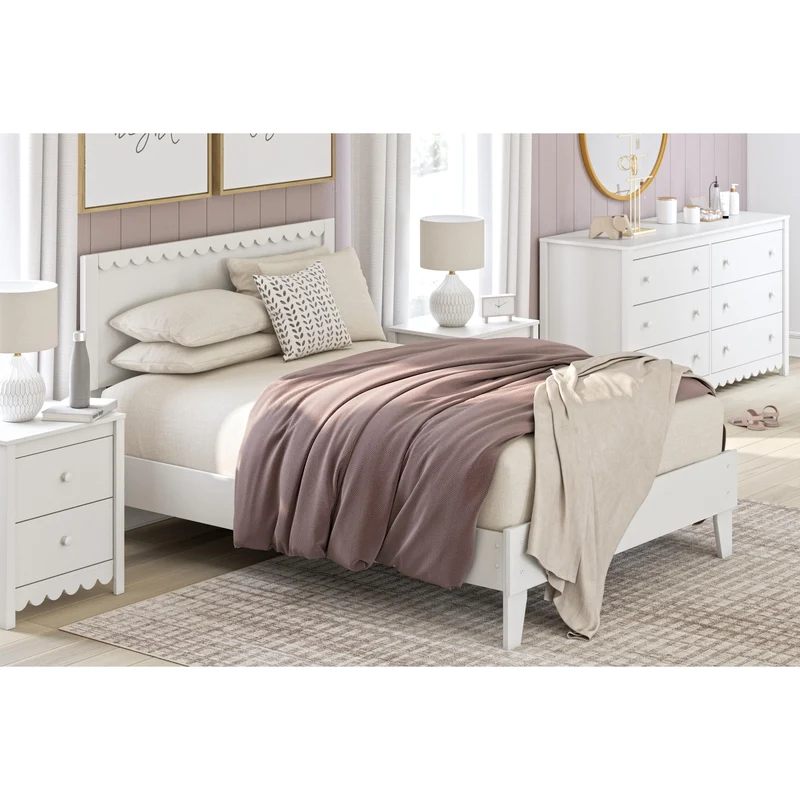 Signature Design by Ashley Hallityn EB1810-231 Six Drawer Dresser