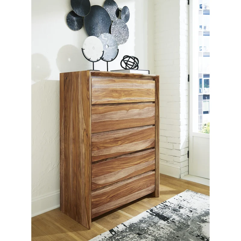 Signature Design by Ashley Dressonni B790-46 Five Drawer Chest