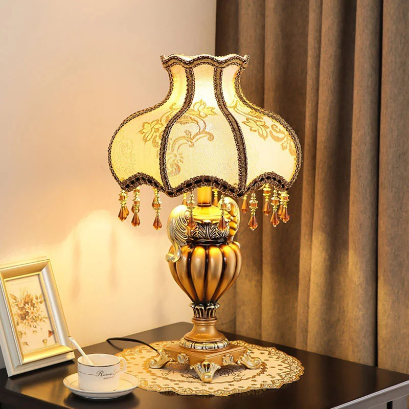 Traditional Luxury Flower-Shaped Cylindrical Metal Resin Fabric 1-Light Table Lamp For Bedroom