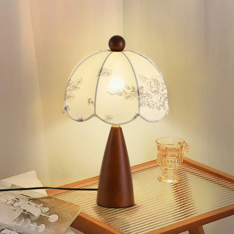 Traditional Vintage Flower-shaped Metal Wood Fabric 1-Light Table Lamp For Bedroom