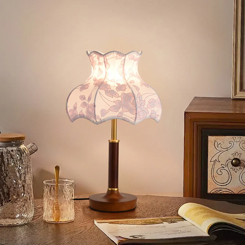Traditional Vintage Flower-shaped Metal Wood Fabric 1-Light Table Lamp For Bedroom