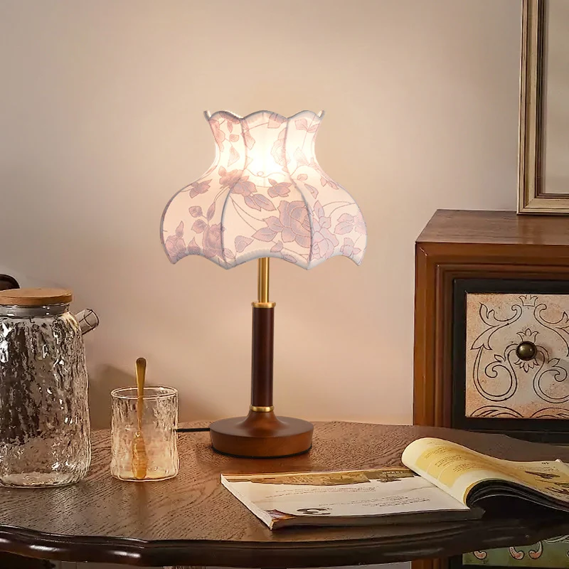 Traditional Vintage Flower-shaped Metal Wood Fabric 1-Light Table Lamp For Bedroom