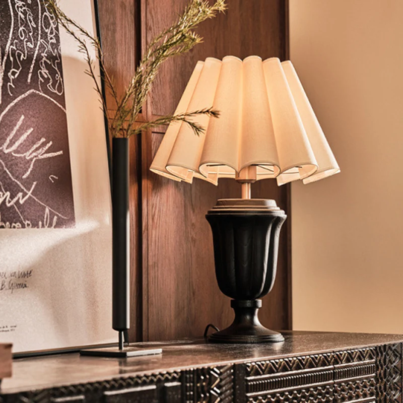 Traditional Vintage Fabric Flower Bouquet Shade Solid Wood 1-Light Table Lamp For Bedroom