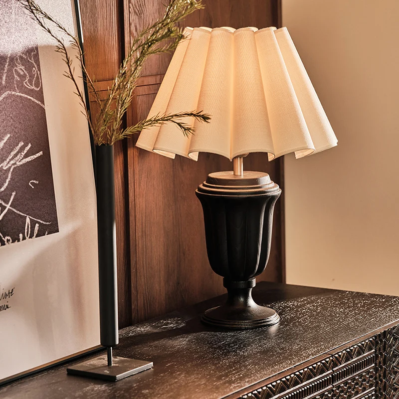 Traditional Vintage Fabric Flower Bouquet Shade Solid Wood 1-Light Table Lamp For Bedroom